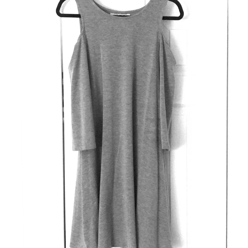 Shoulder cut out dress